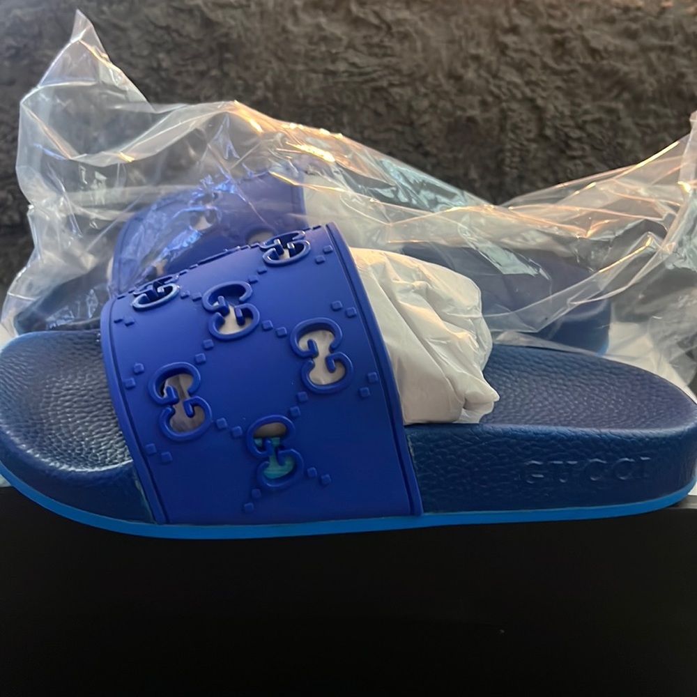 Gucci Logo Slides